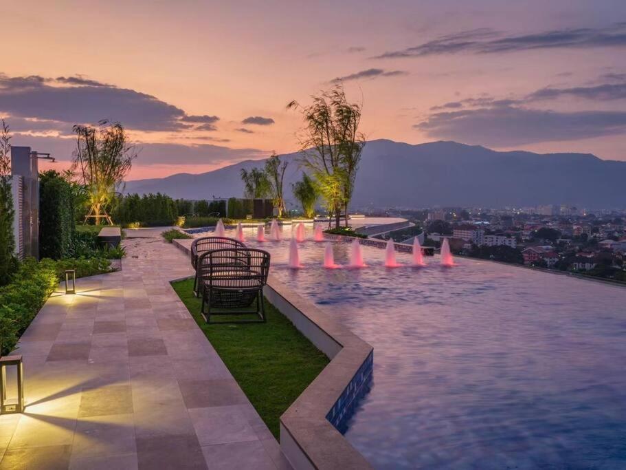 Modern Style Room With Sky Pool 古城边天际泳池公寓 Chiang Mai Exterior photo