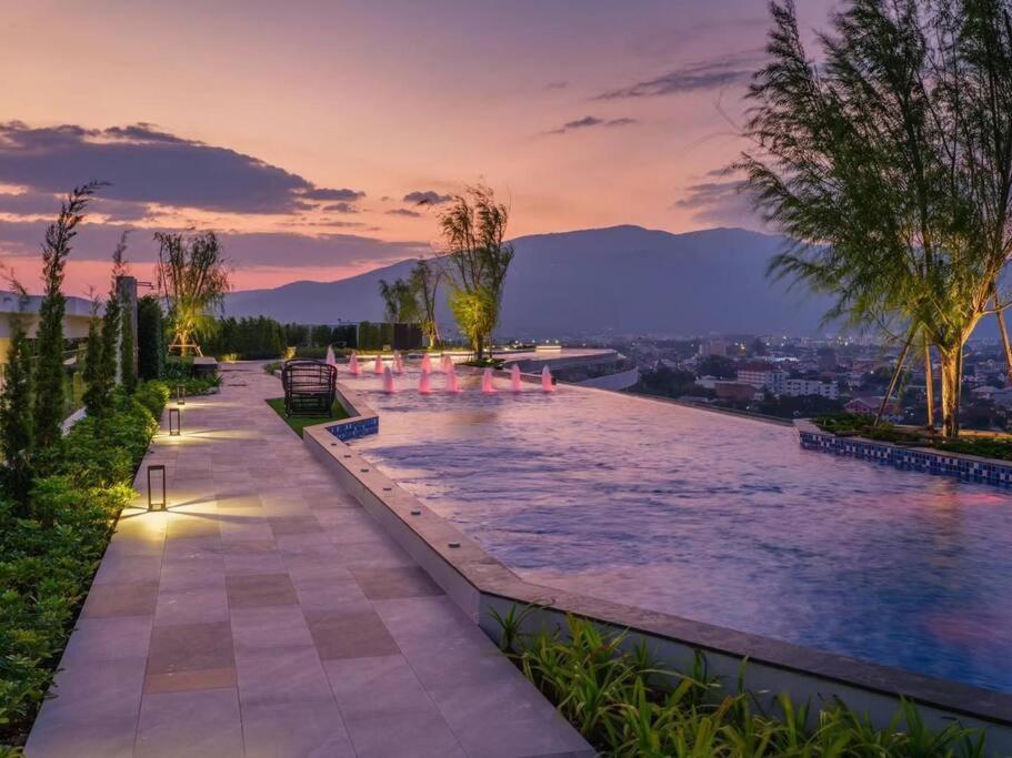 Modern Style Room With Sky Pool 古城边天际泳池公寓 Chiang Mai Exterior photo