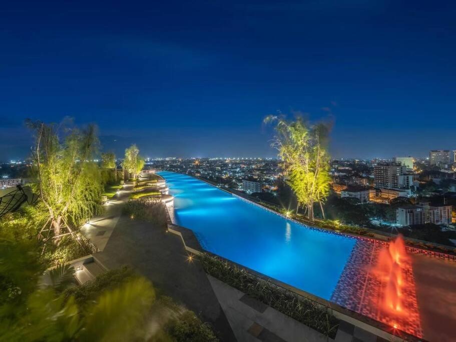 Modern Style Room With Sky Pool 古城边天际泳池公寓 Chiang Mai Exterior photo