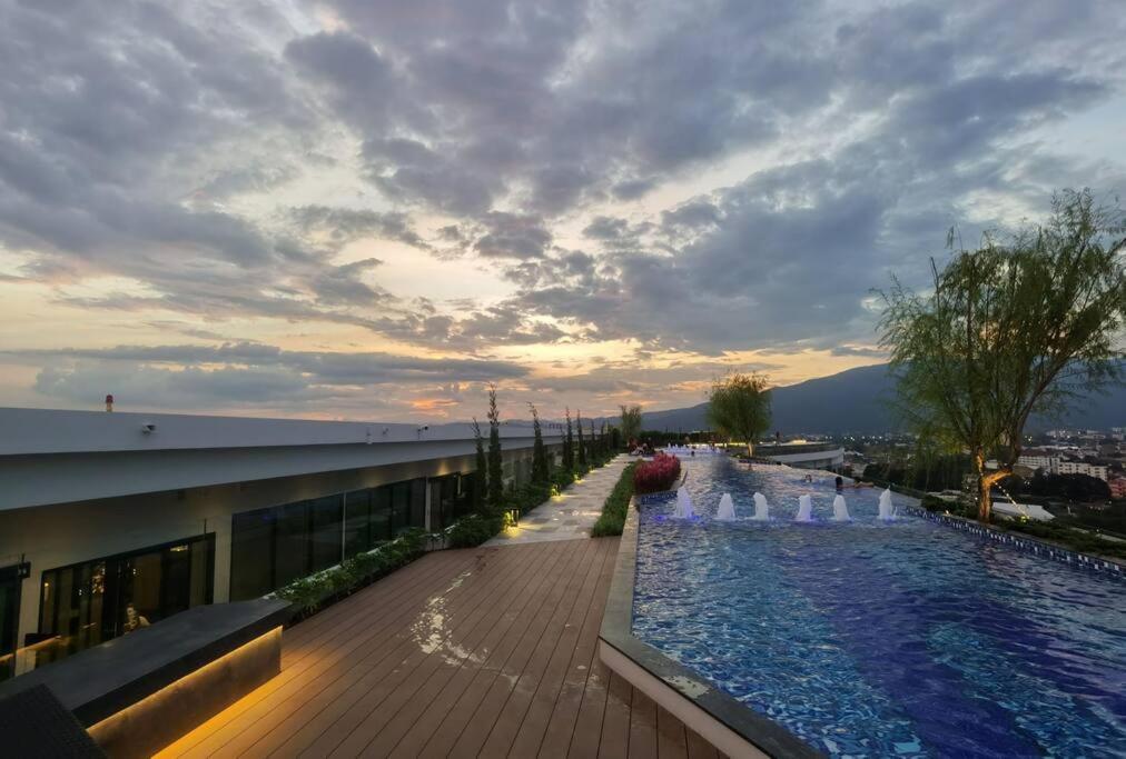 Modern Style Room With Sky Pool 古城边天际泳池公寓 Chiang Mai Exterior photo