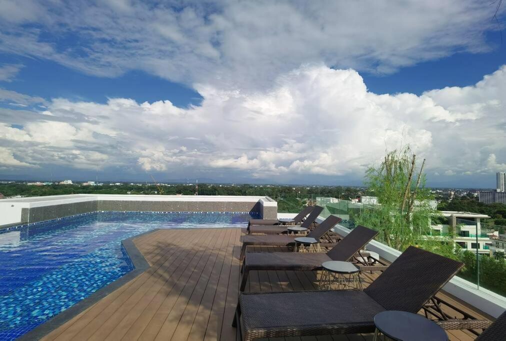 Modern Style Room With Sky Pool 古城边天际泳池公寓 Chiang Mai Exterior photo